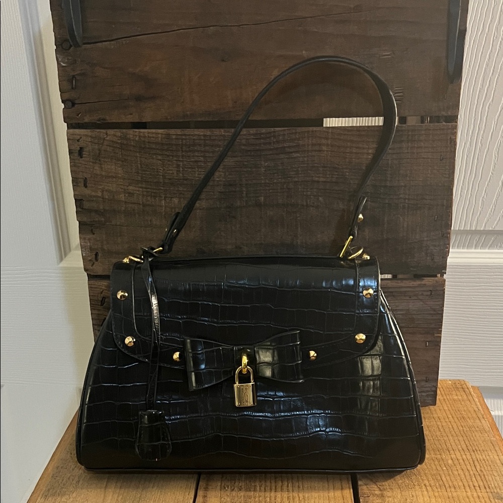Sophisticated Black Croc-Embossed Shoulder Bag with Gold Details